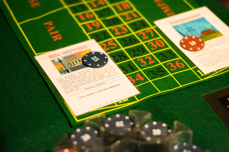 Ведущий развлекает гостей на корпоративе в Запоріжжя